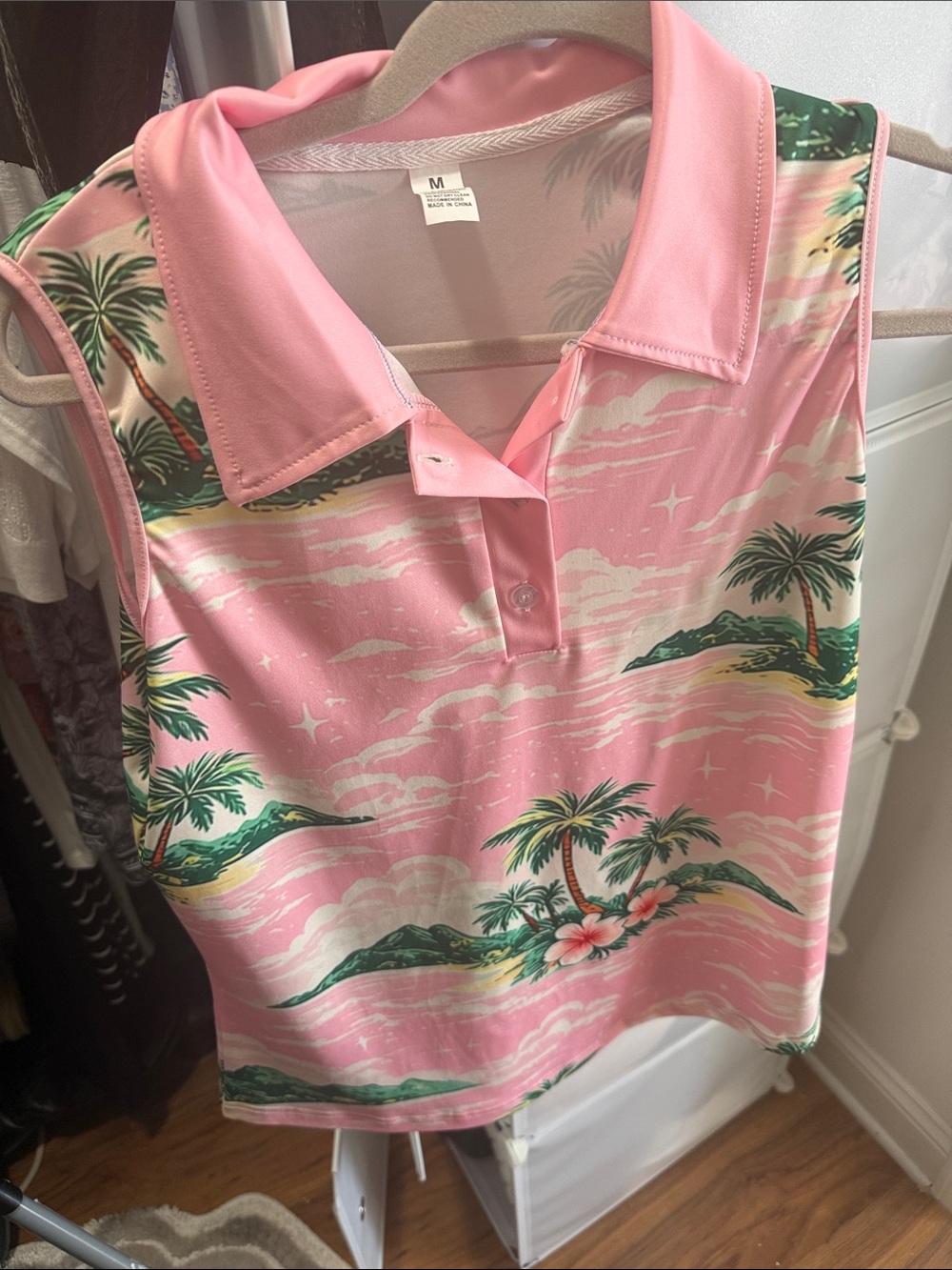 Sleeveless shirt